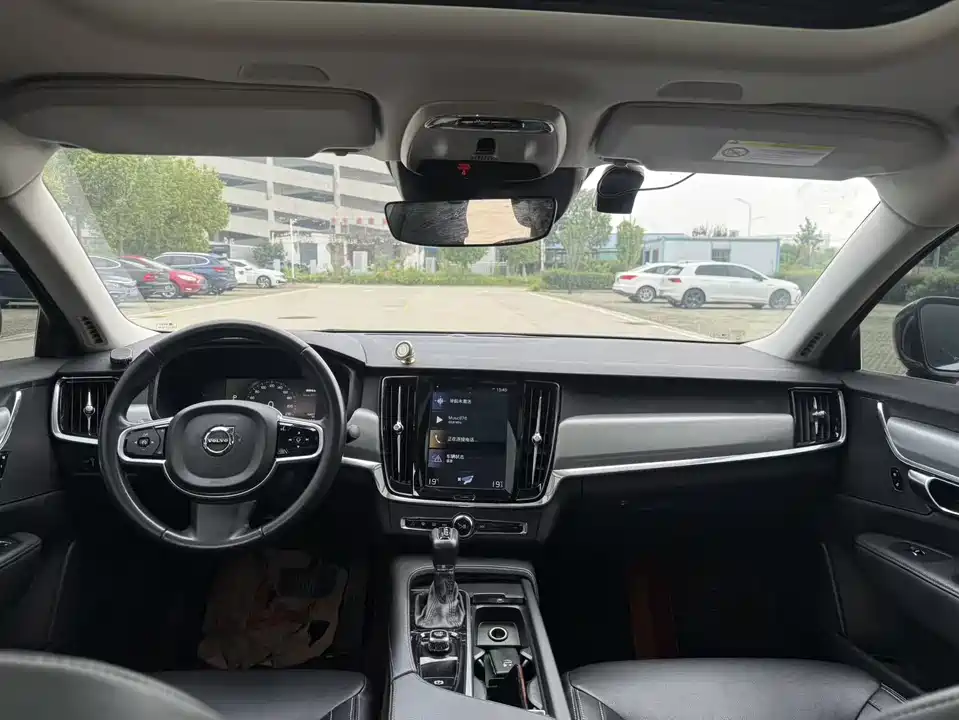 Volvo S90