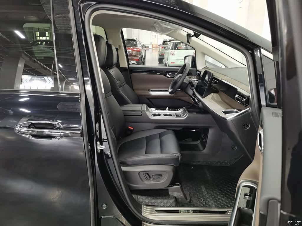 Trumpchi E8, 2025 23