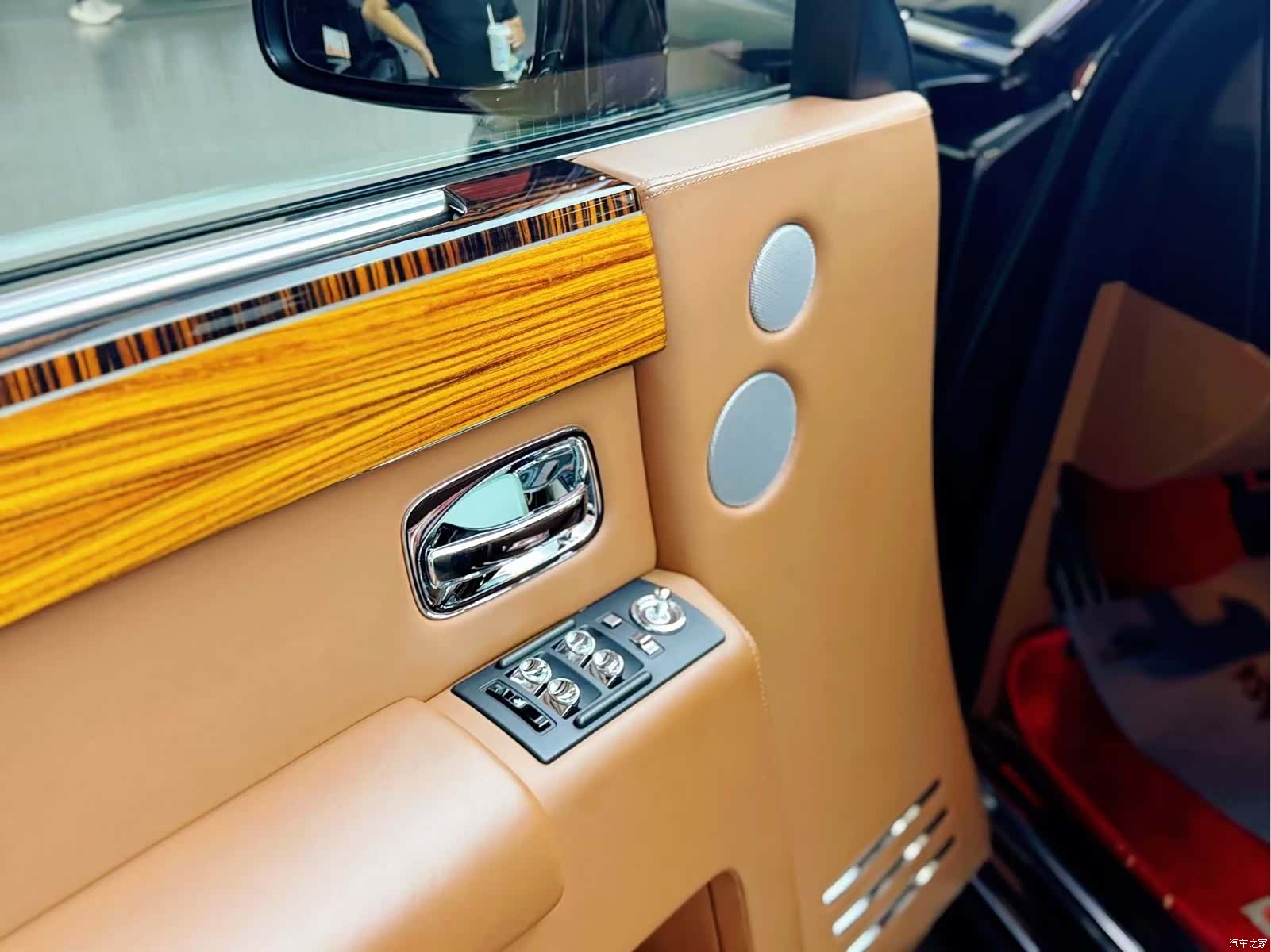 Rolls-Royce Phantom, 2016 8