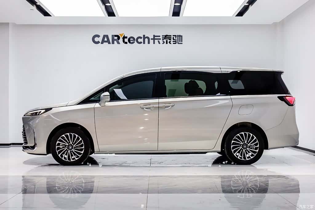 Buick GL8, 2025 3