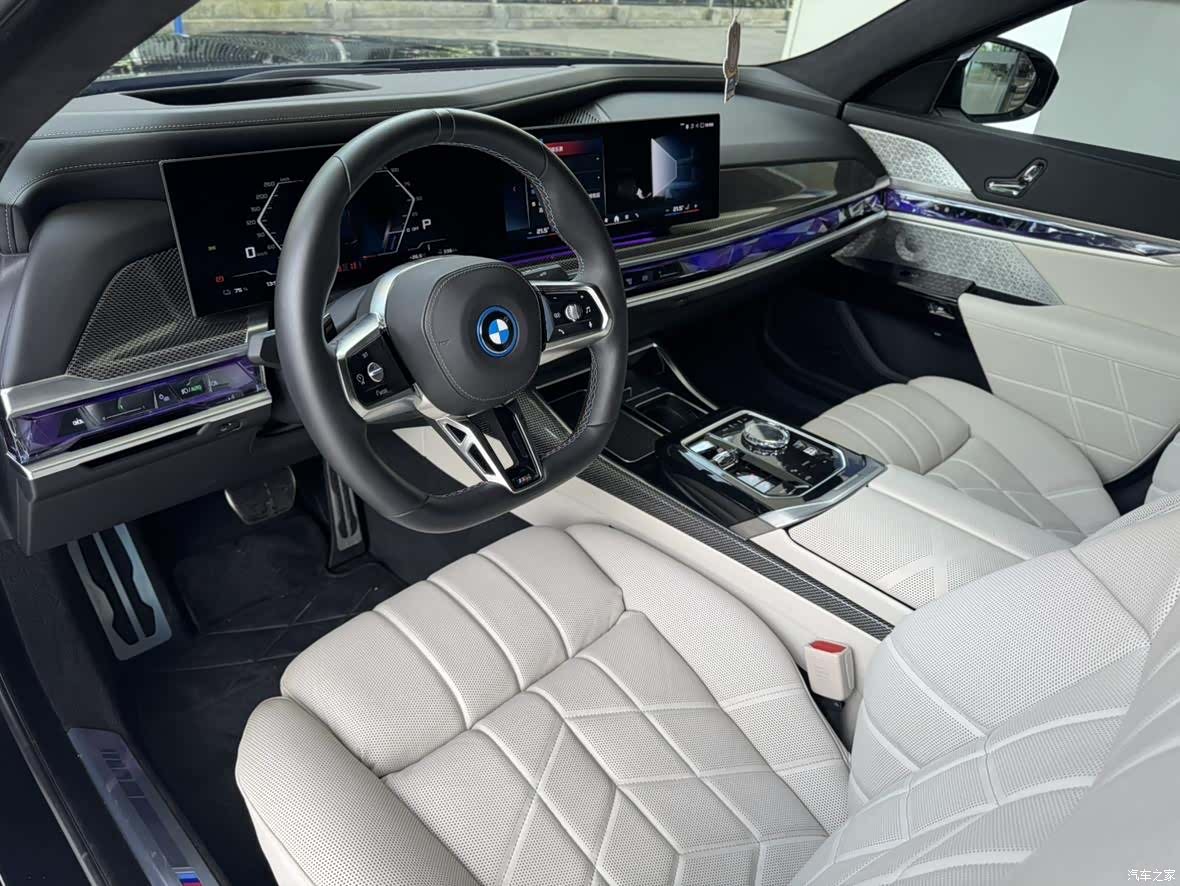 BMW i7, 2025 12
