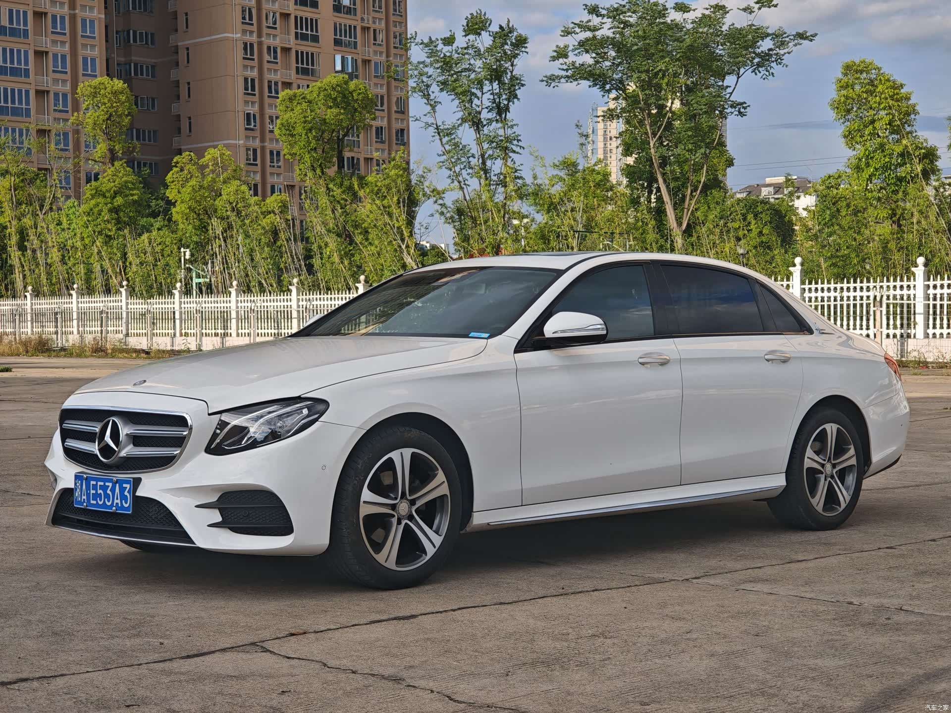 Mercedes-Benz E-Class, 2017 1