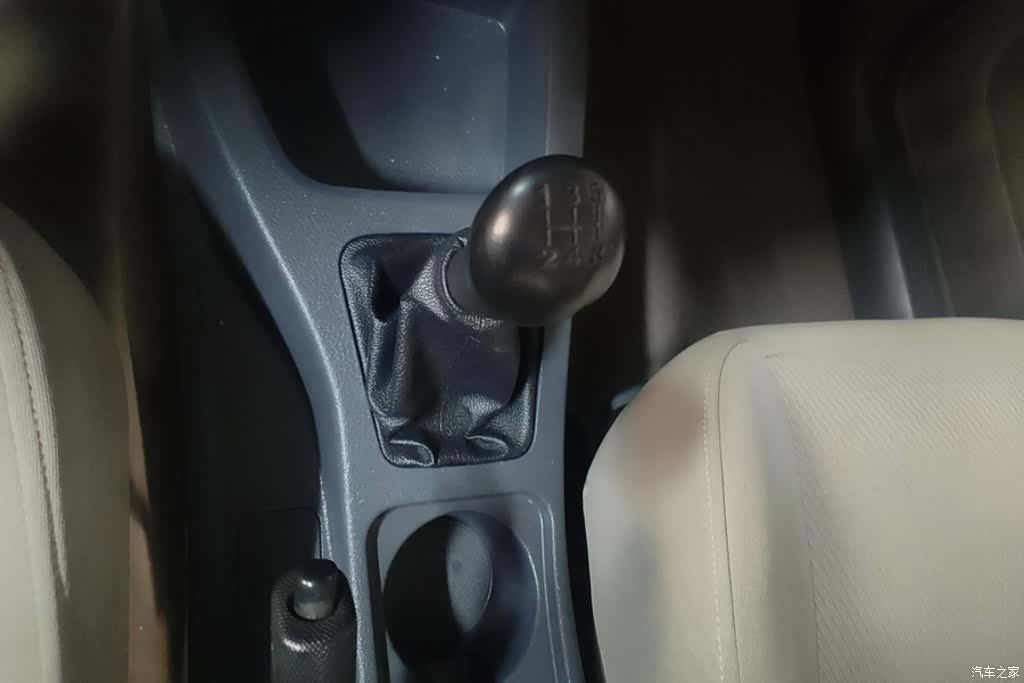Wuling V, 2019 16