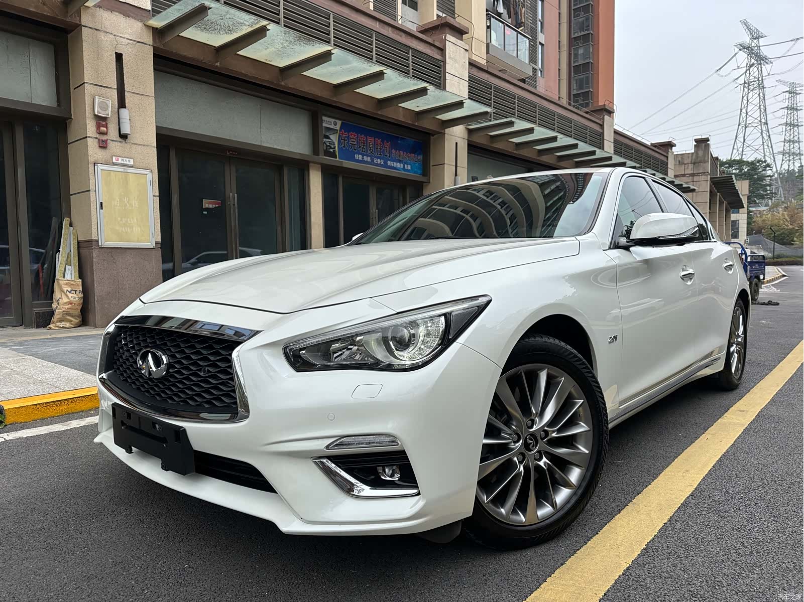 Infiniti Q50L