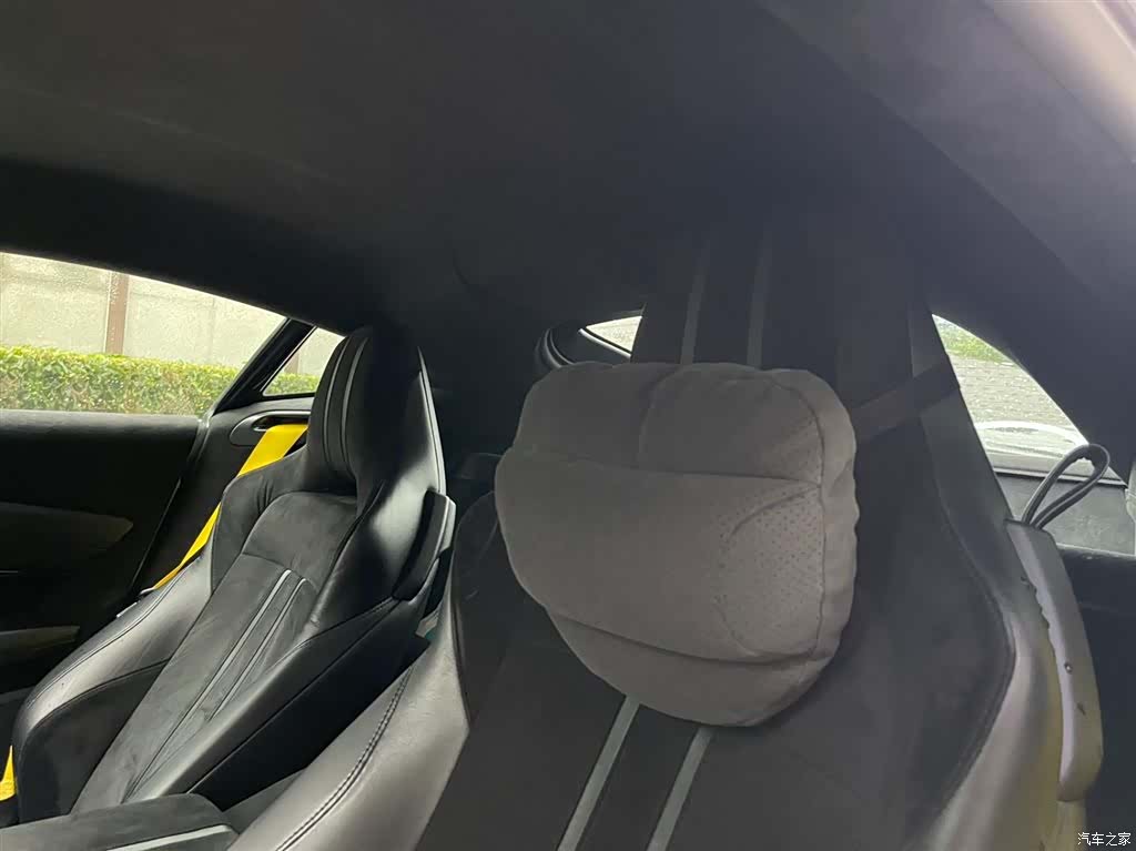 Aston Martin Vantage, 2019 10