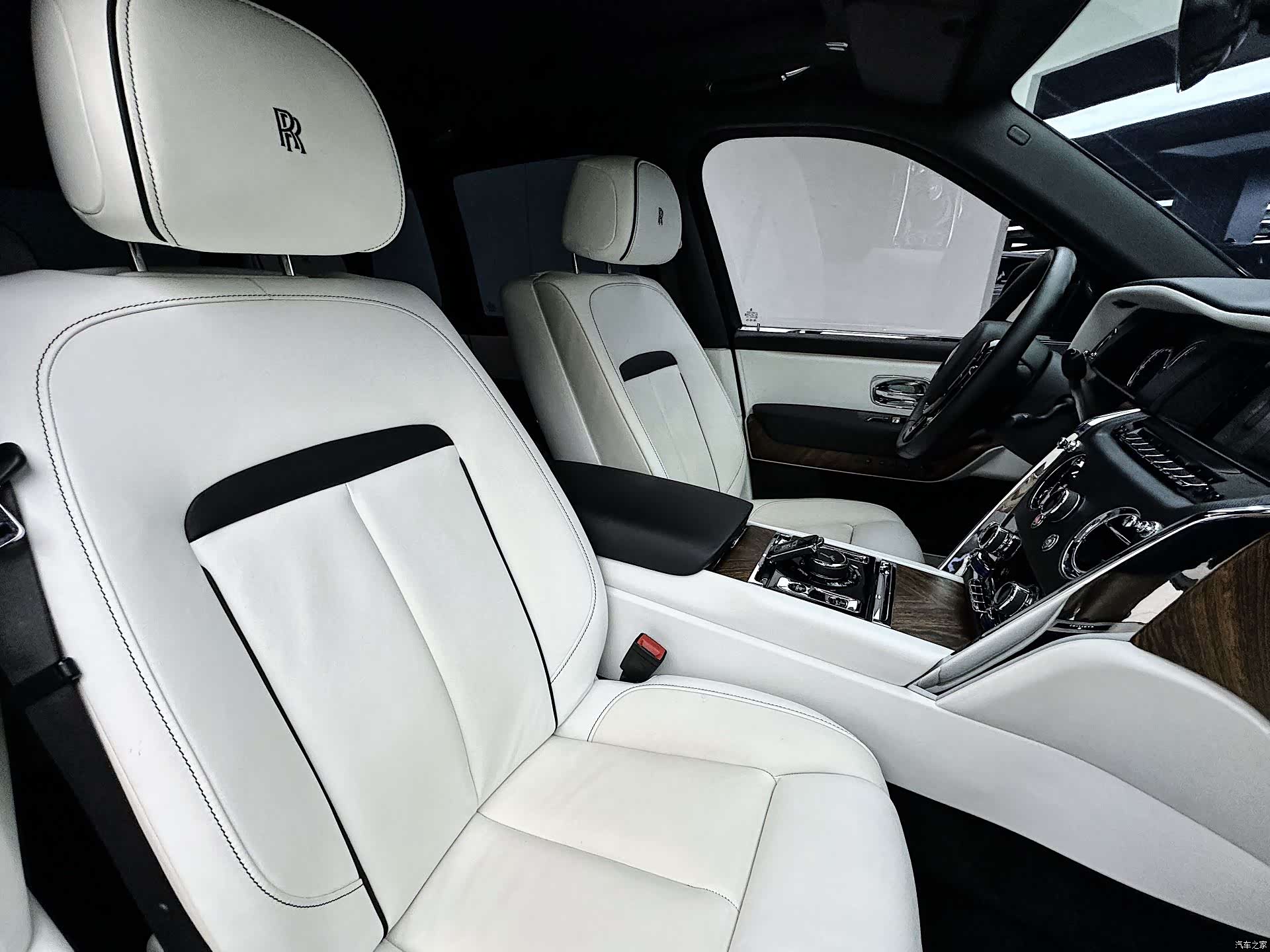 Rolls-Royce Cullinan, 2019 24