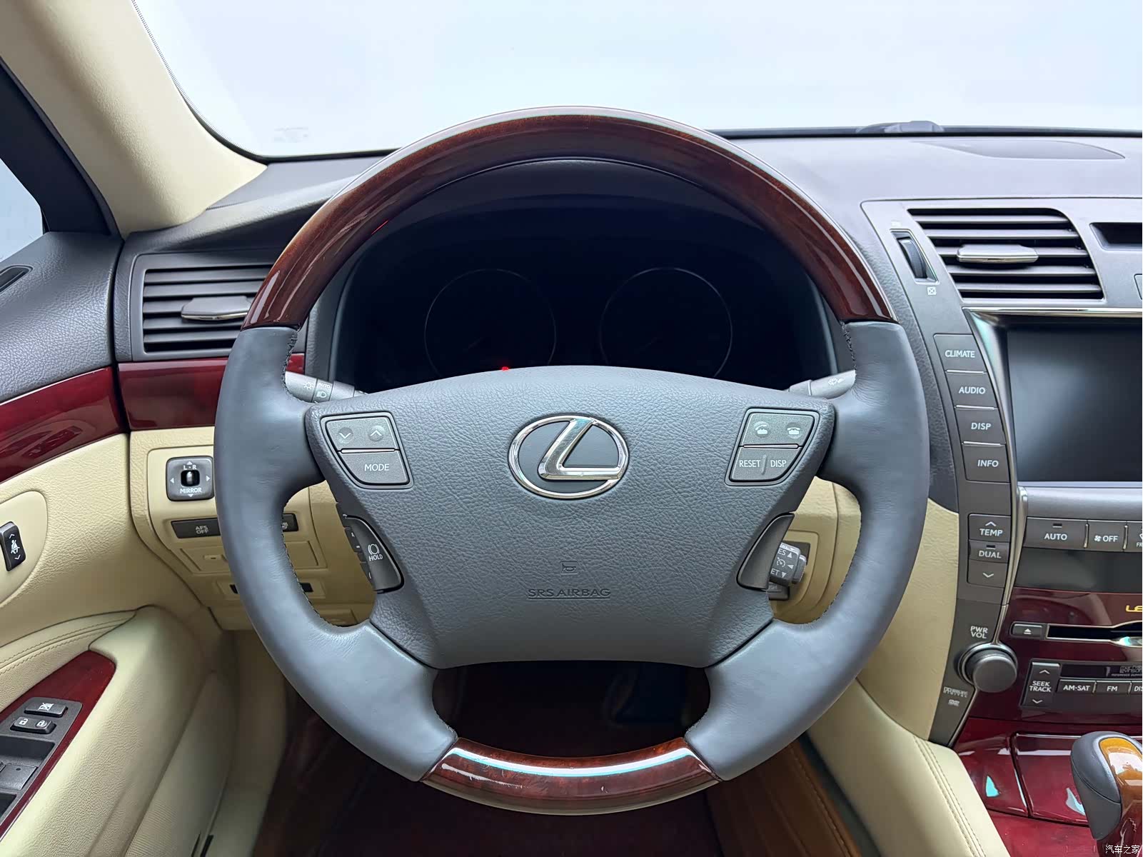 Lexus LS, 2009 9
