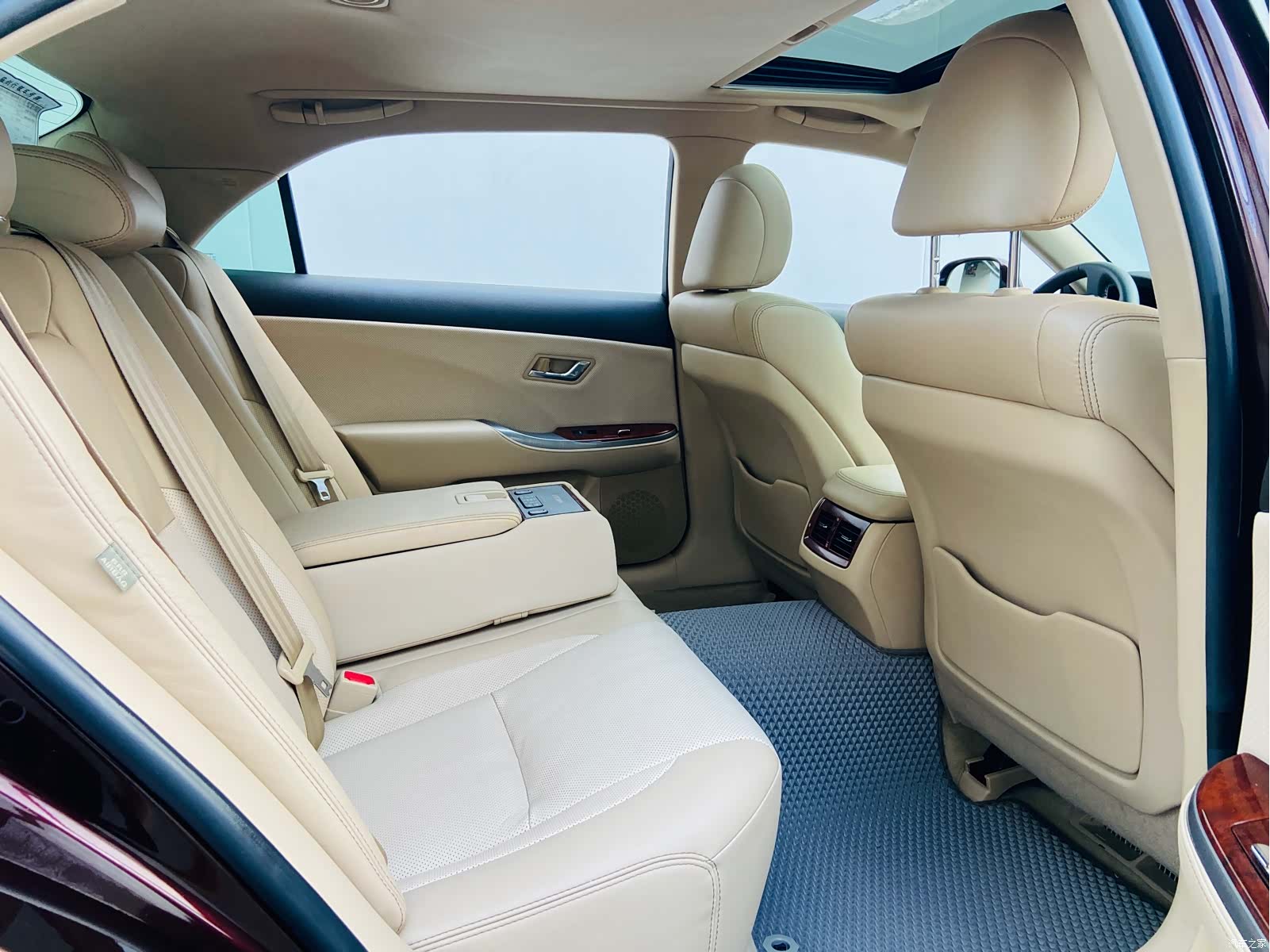 Toyota Crown, 2014 26