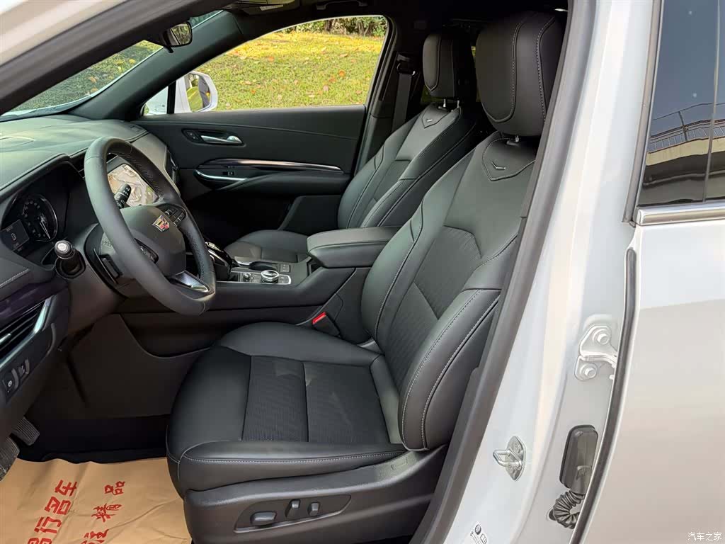 Cadillac XT4, 2023 8