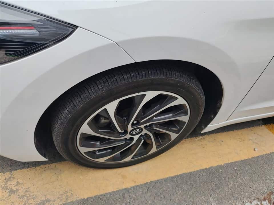 Hyundai Lead