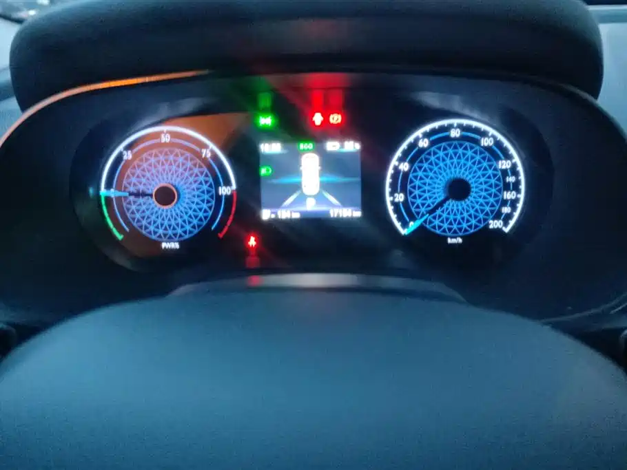 Hongqi E-QM5