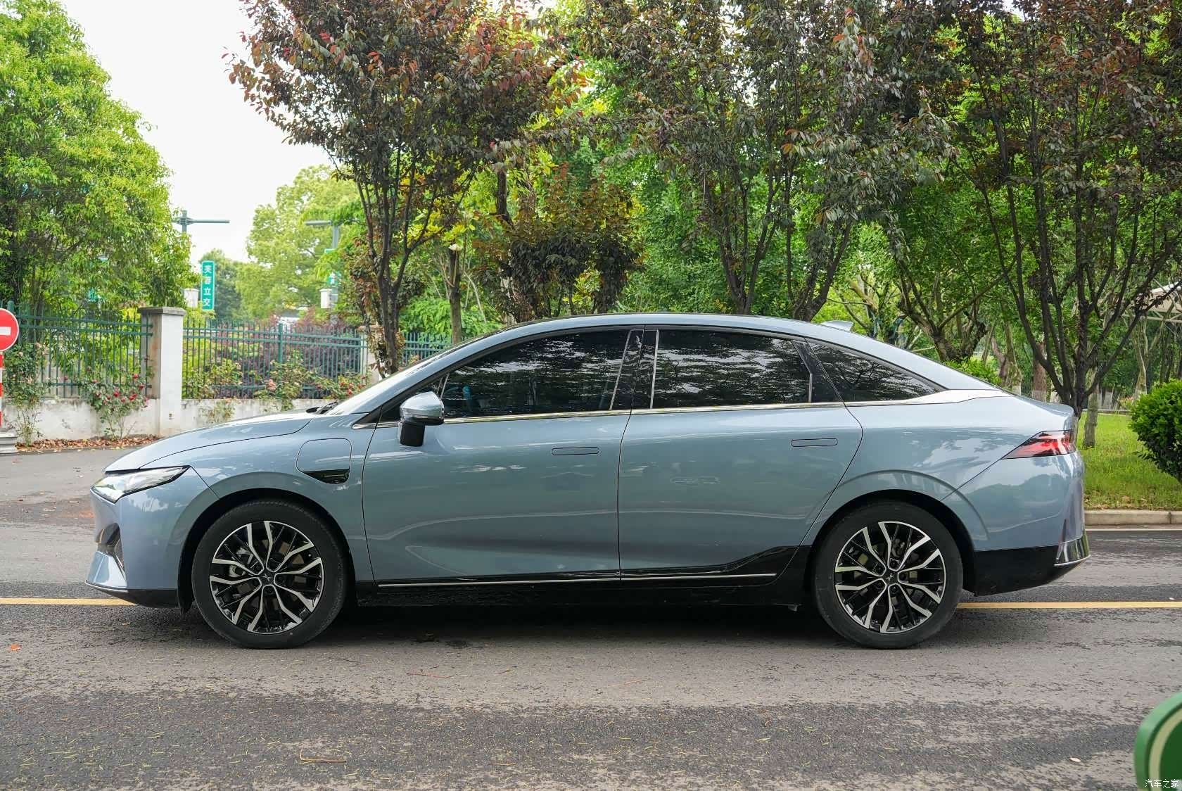 Xpeng P5, 2023 все фото