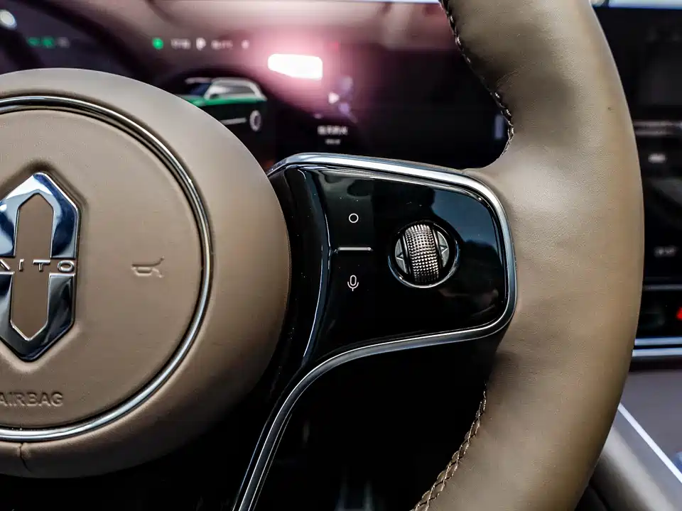 AITO Ask the world M9