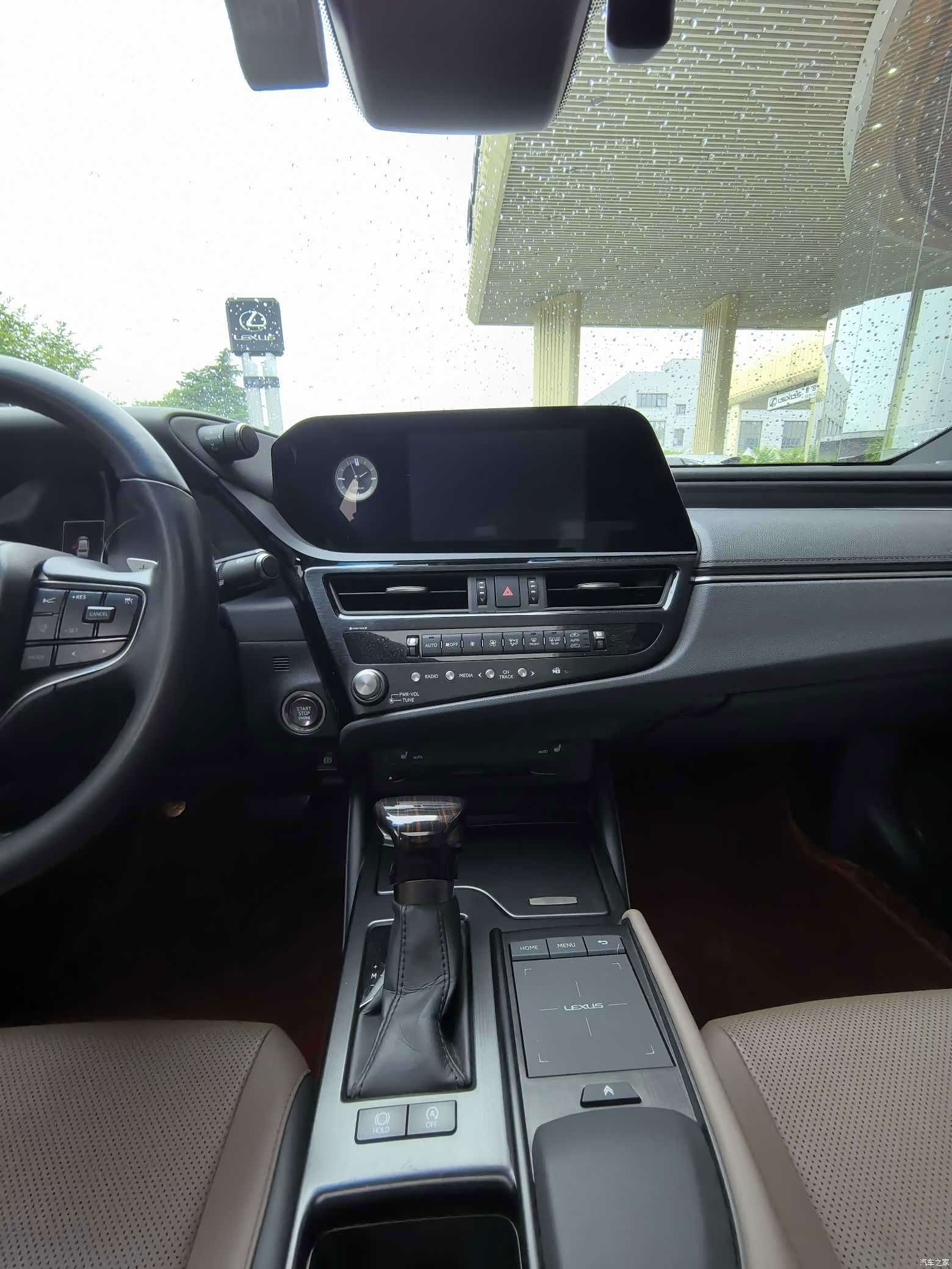 Lexus ES, 2022 13