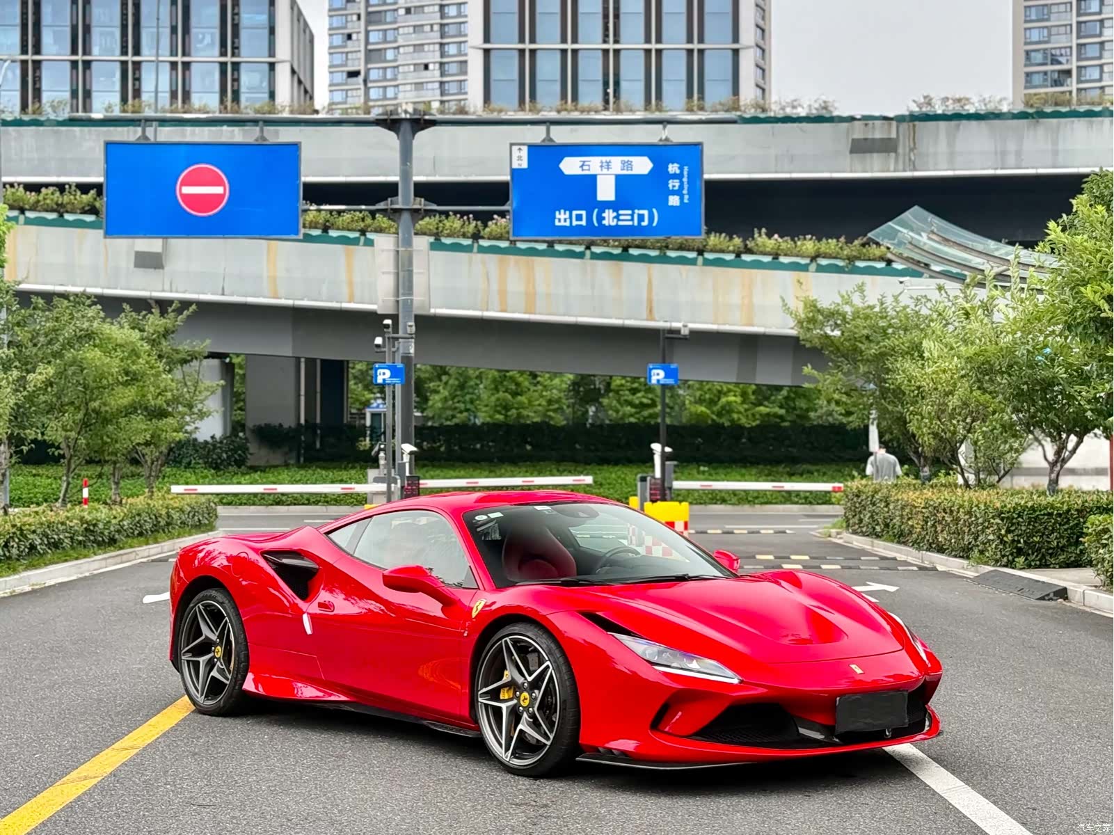 Ferrari F8, 2021 4