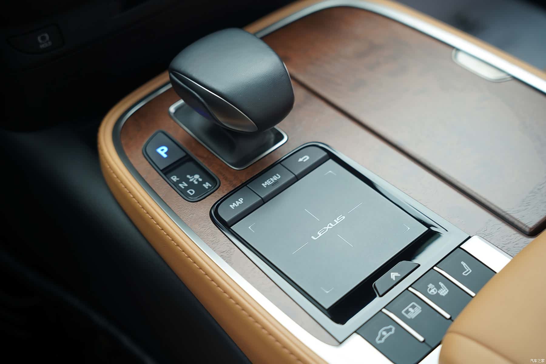 Lexus LS, 2022 15