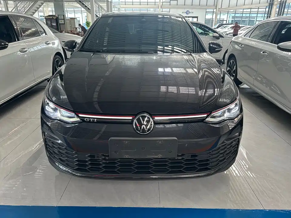 Volkswagen Golf GTI