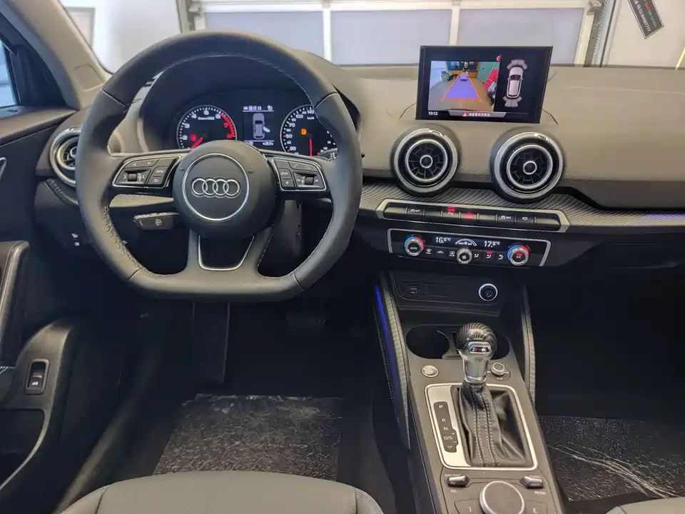 Audi Q2L