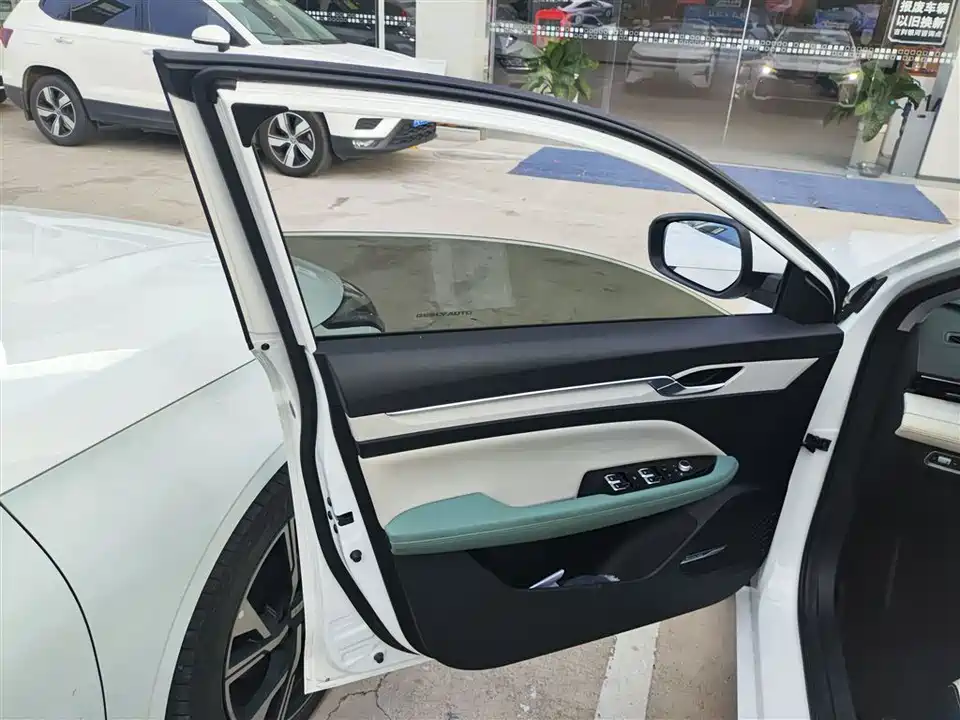 Geely Emgrand L HiP
