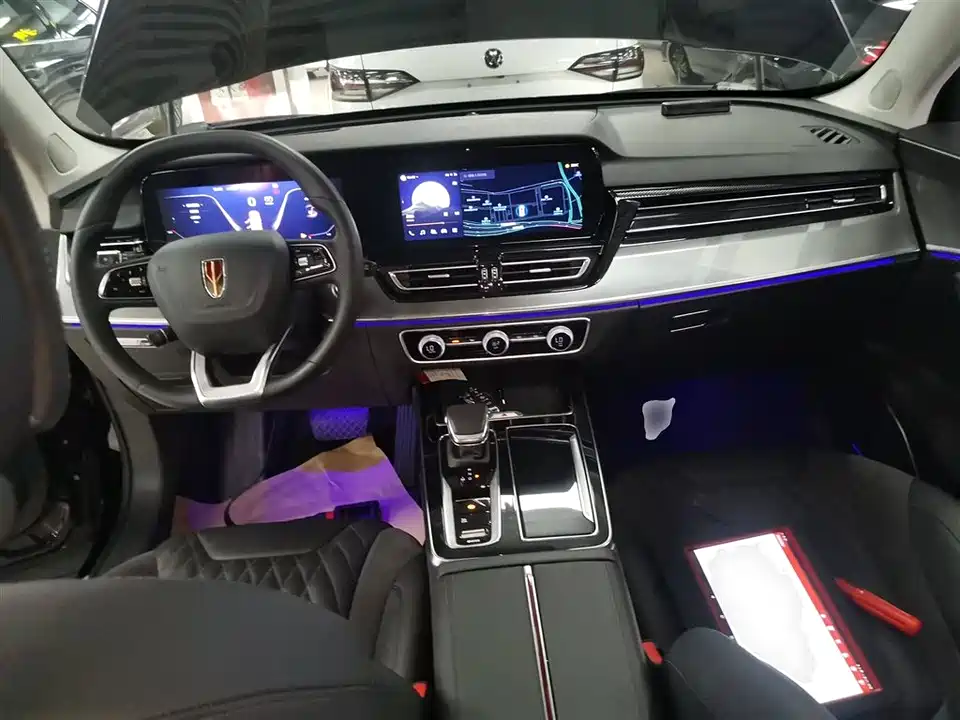 Hongqi HS5