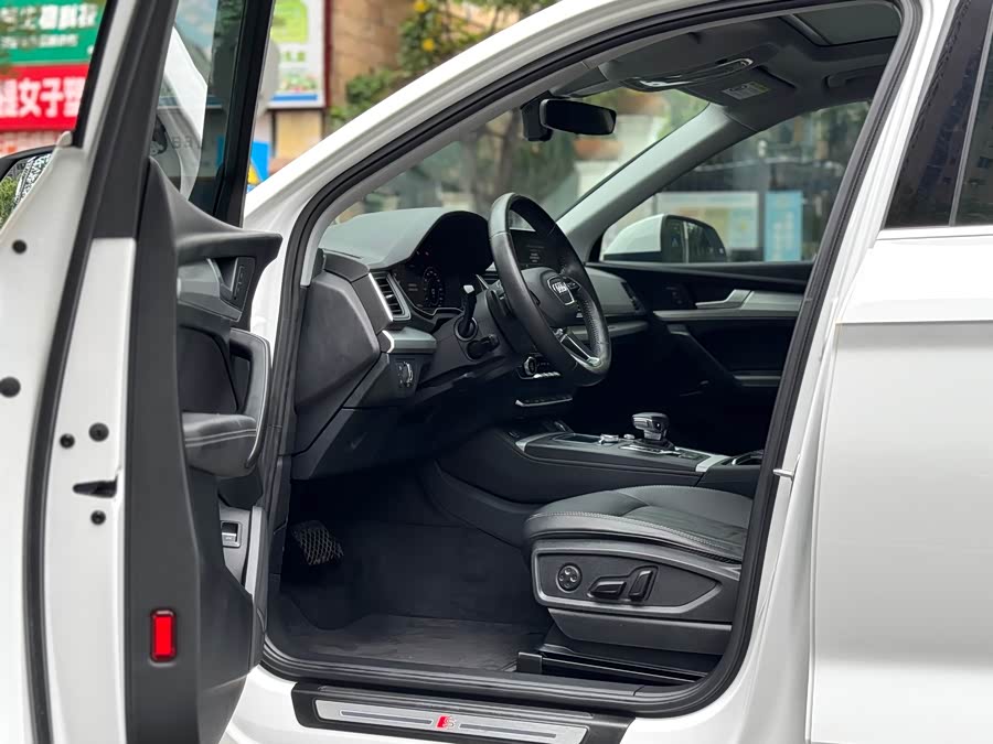 Audi Q5L 2021, фото 11