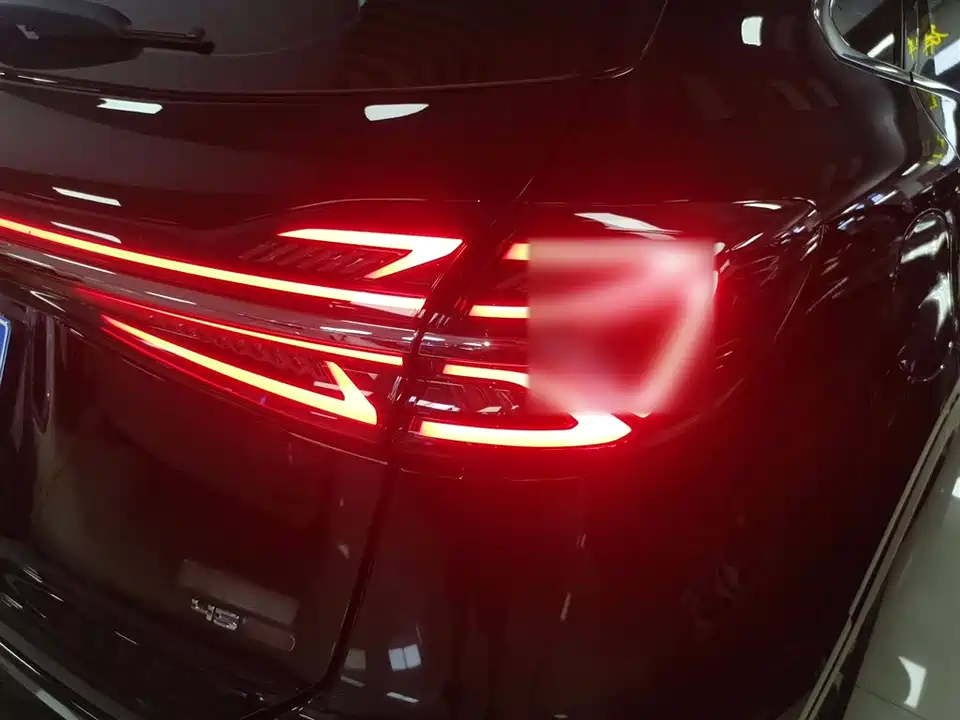 Hongqi HS5