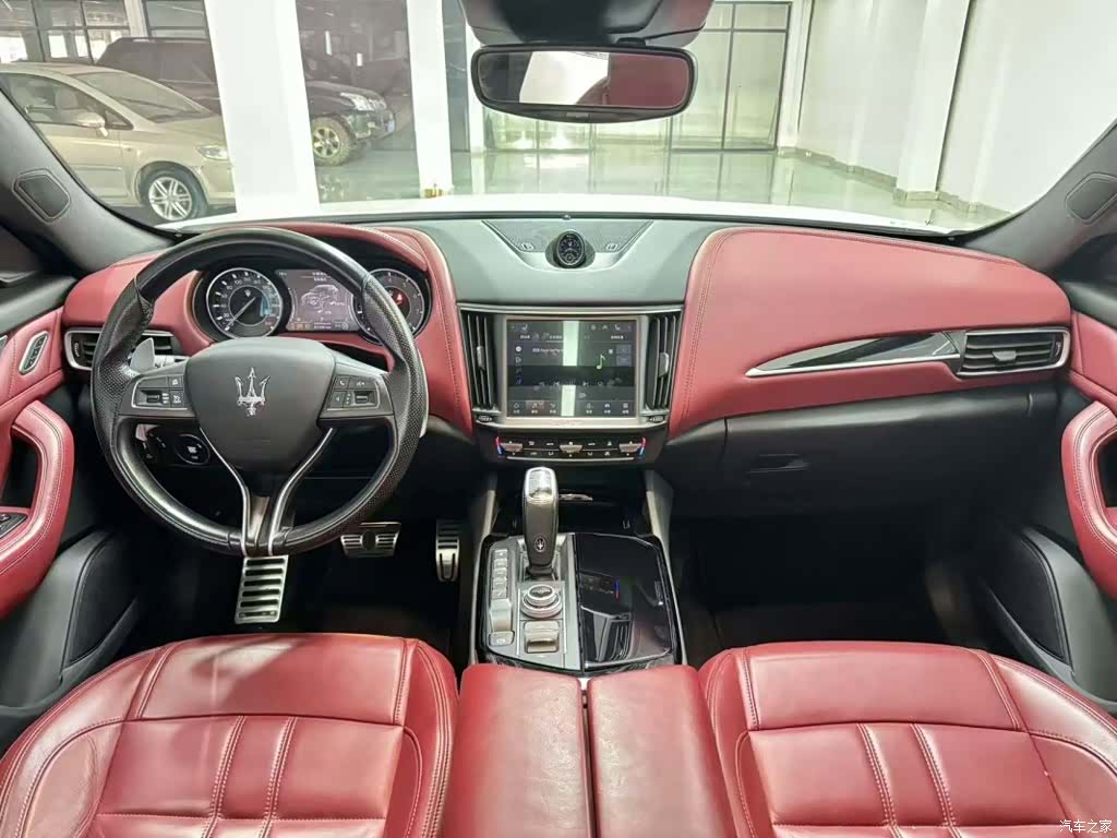 Maserati Levante, 2022 4