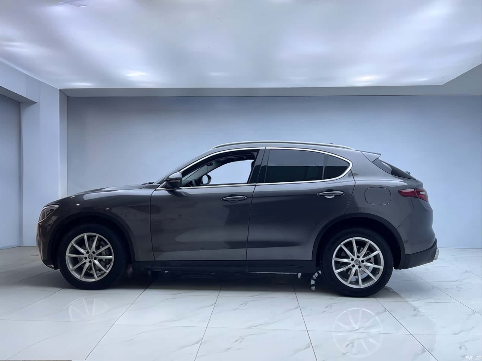 Alfa Romeo Stelvio, 2019 4
