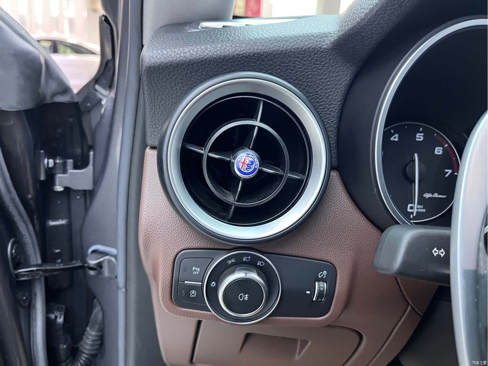 Alfa Romeo Stelvio, 2019 14