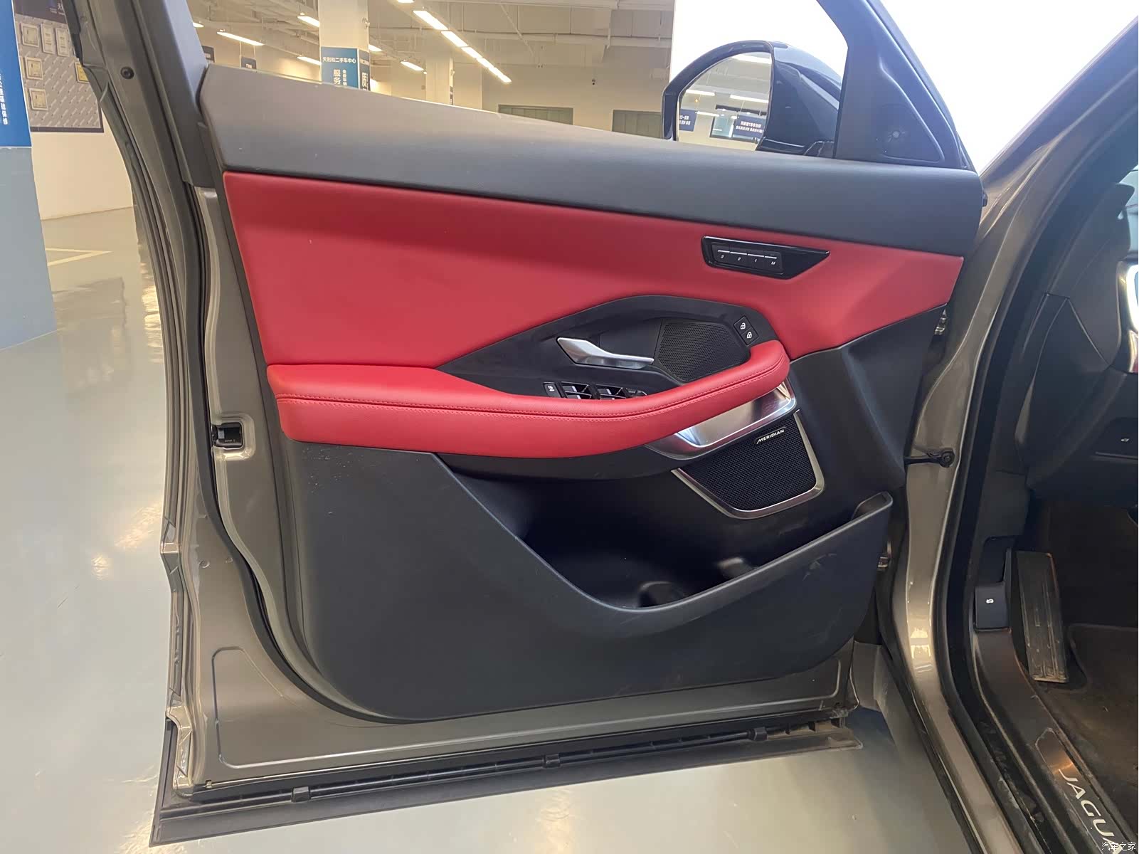 Land Rover E-PACE, 2023 все фото