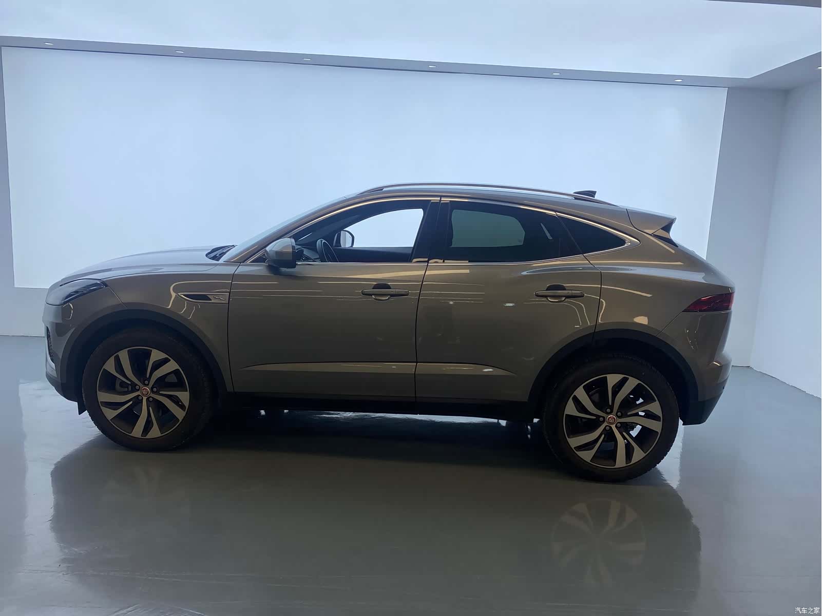 Land Rover E-PACE, 2023 4