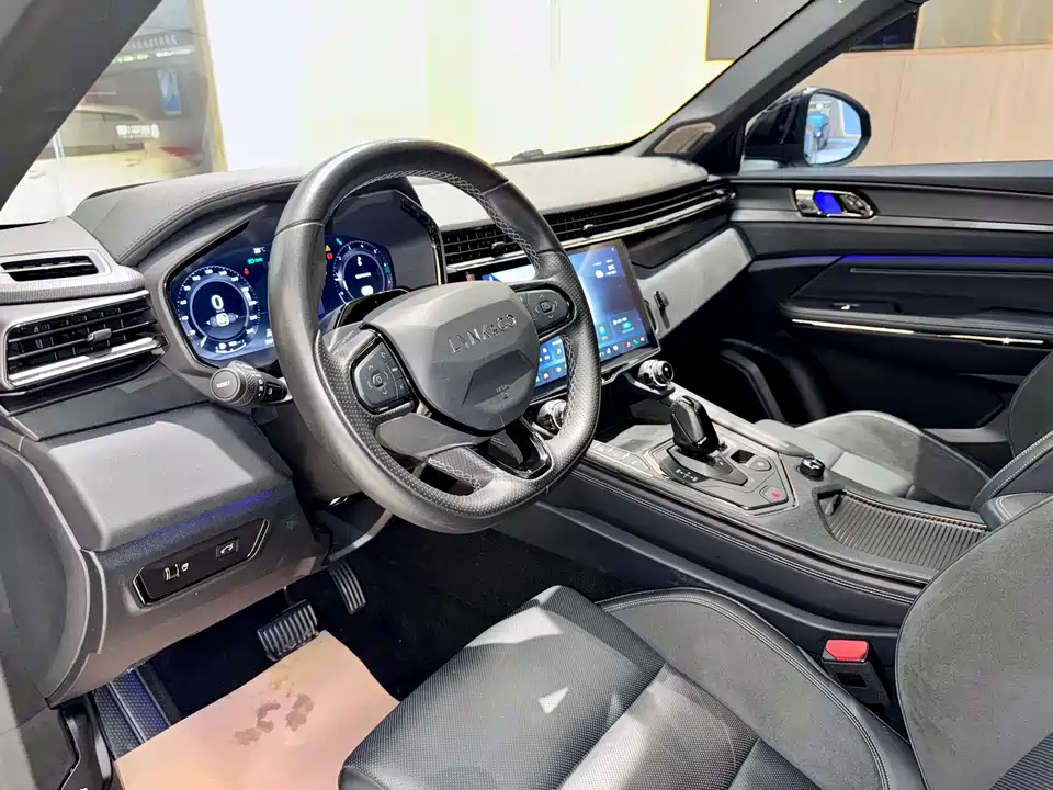 Lynk & Co 01