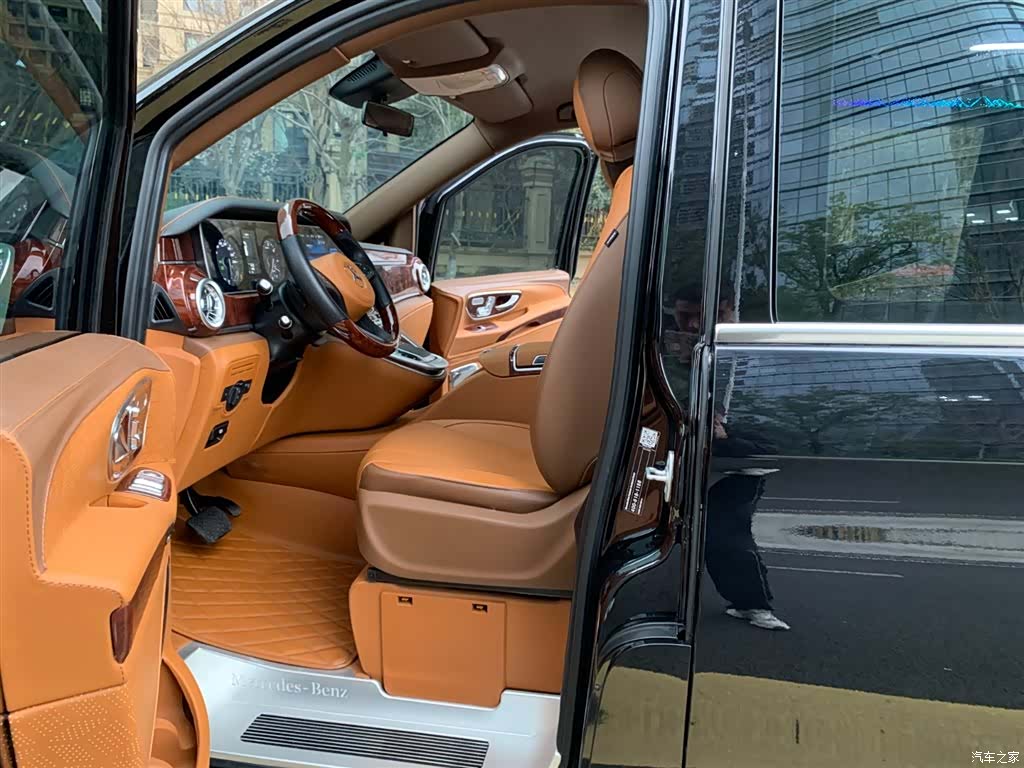 Mercedes-Benz 7, 2025 19