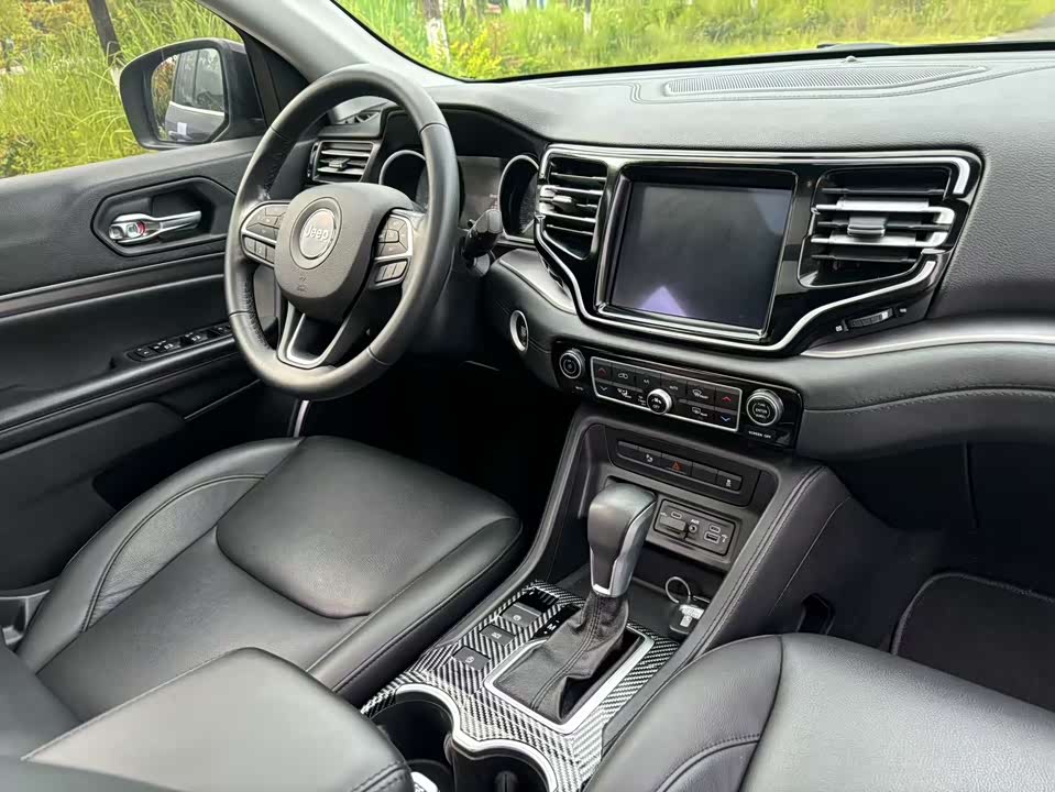 Jeep Grand Commander