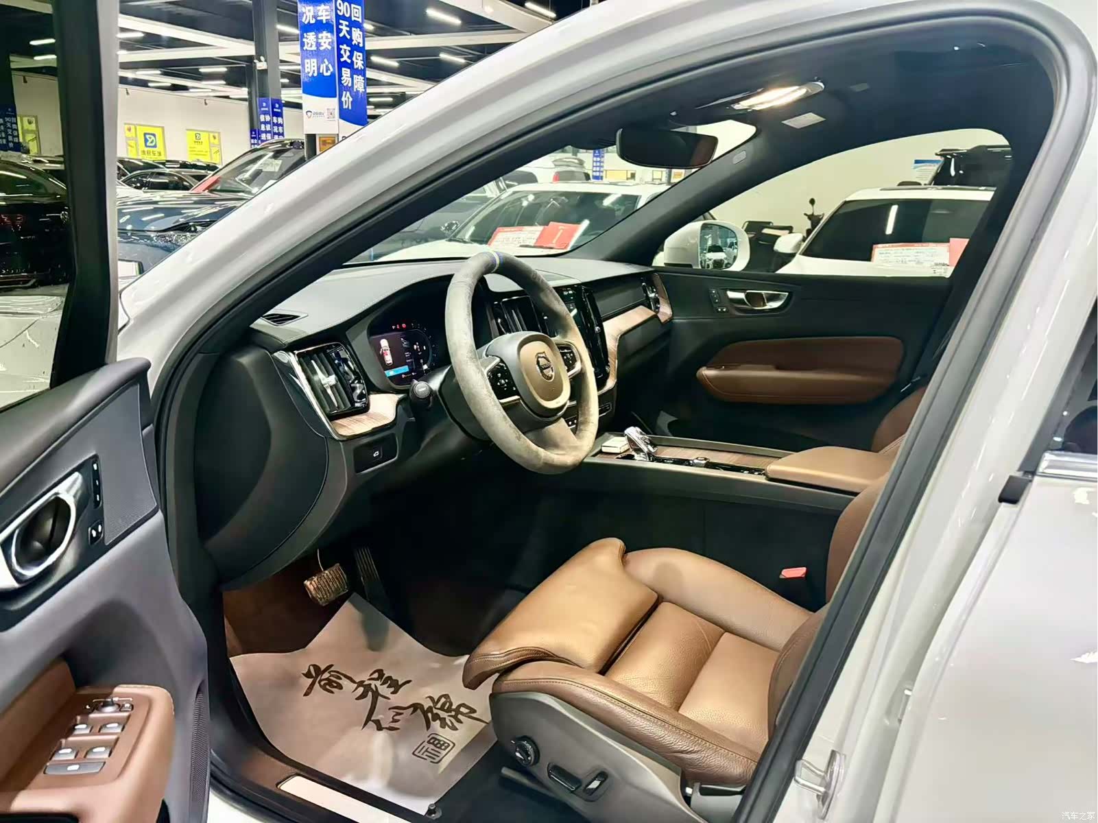 Volvo XC60, 2024 все фото