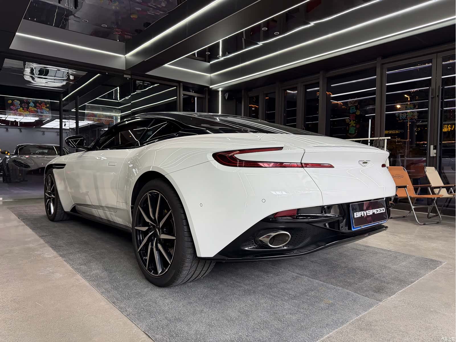Aston Martin DB11, 2018 21