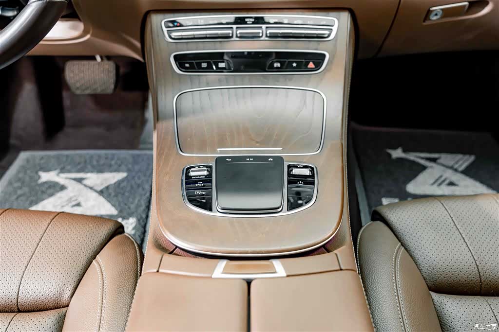 Mercedes-Benz E-Class, 2022 14