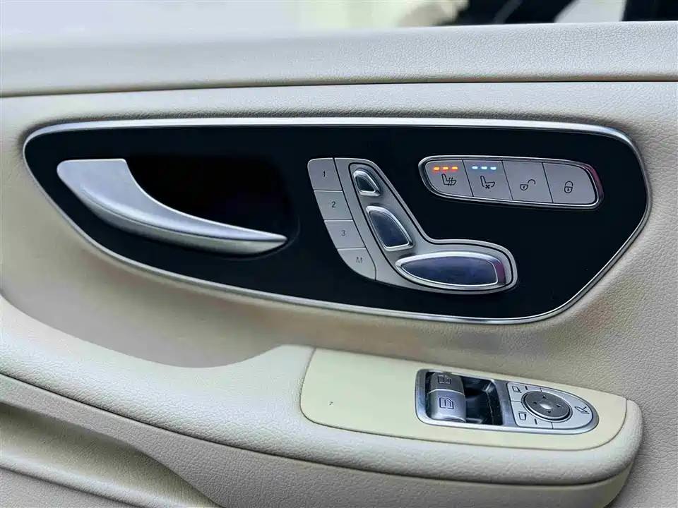 Mercedes-Benz V-class