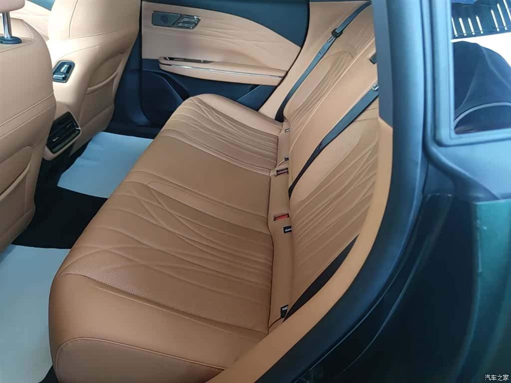 Geely 8, 2025 17