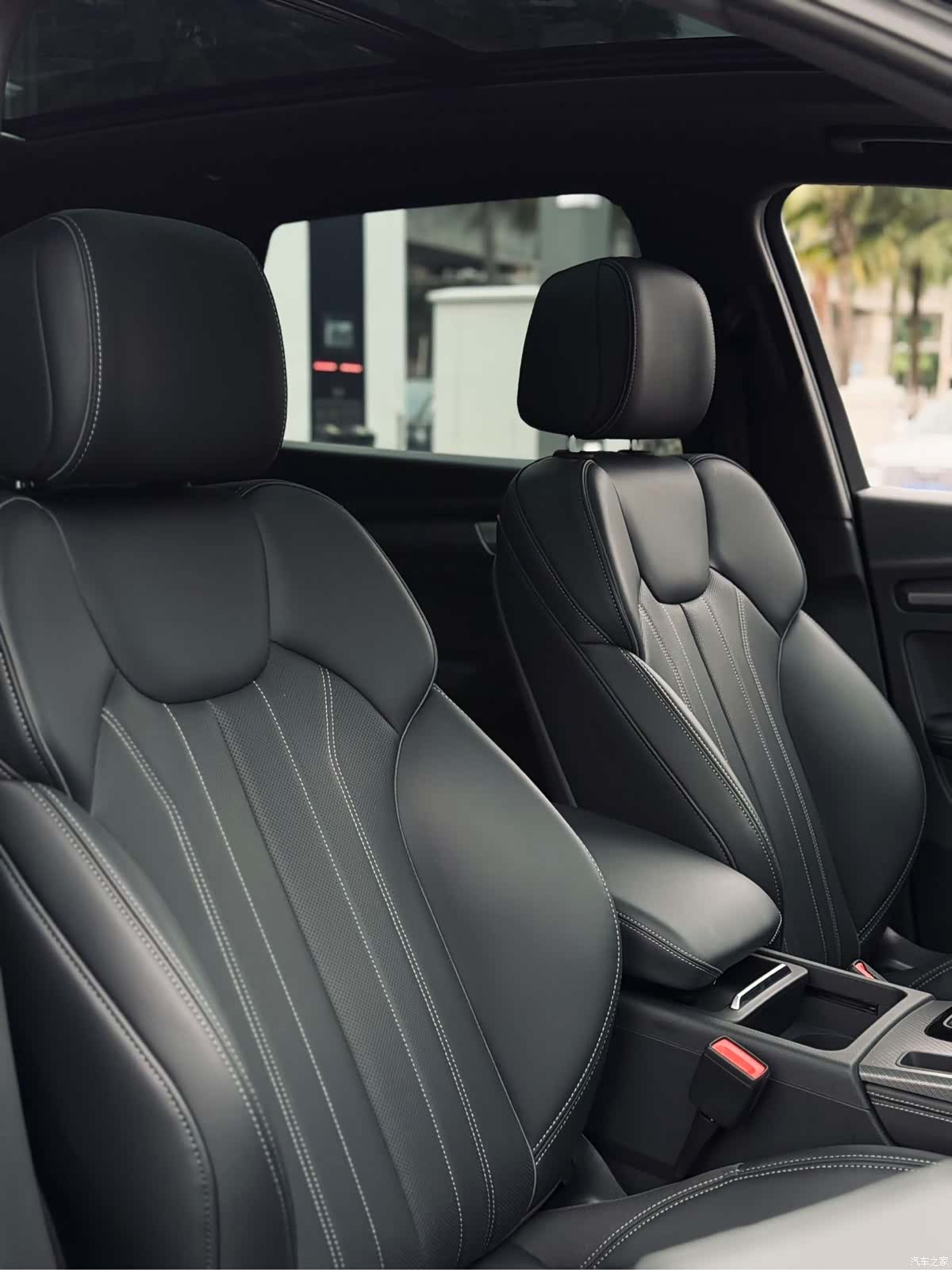 Audi Q5L, 2025 11