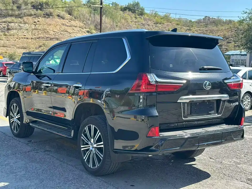 Lexus LX