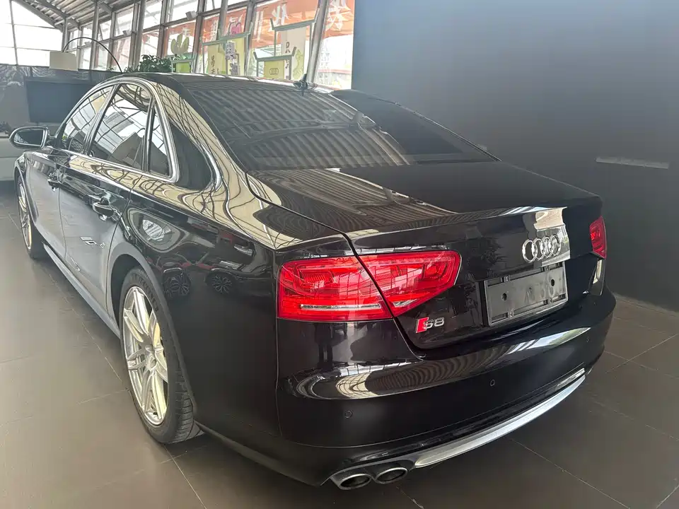 Audi S8