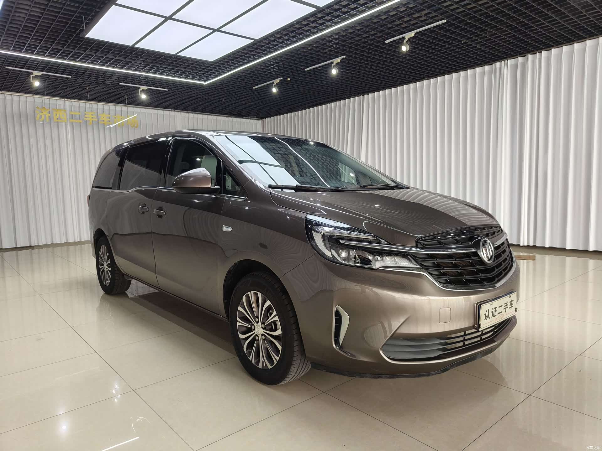 Buick GL8, 2022 3