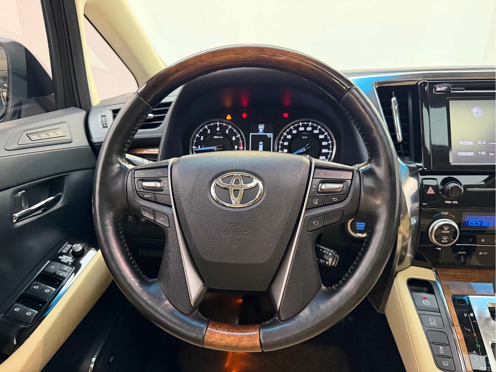 Toyota Alphard, 2017 13