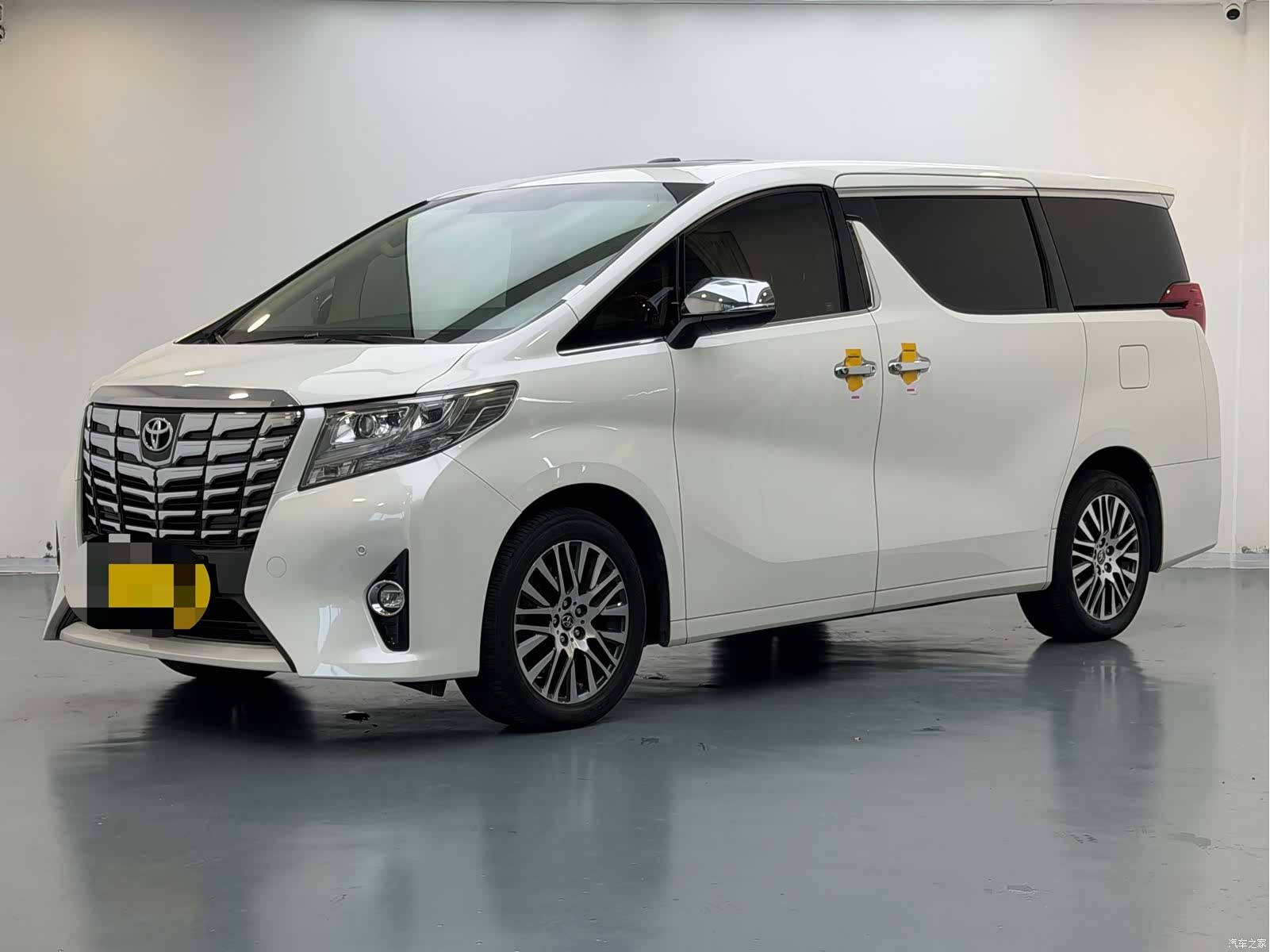 Toyota Alphard, 2017 1