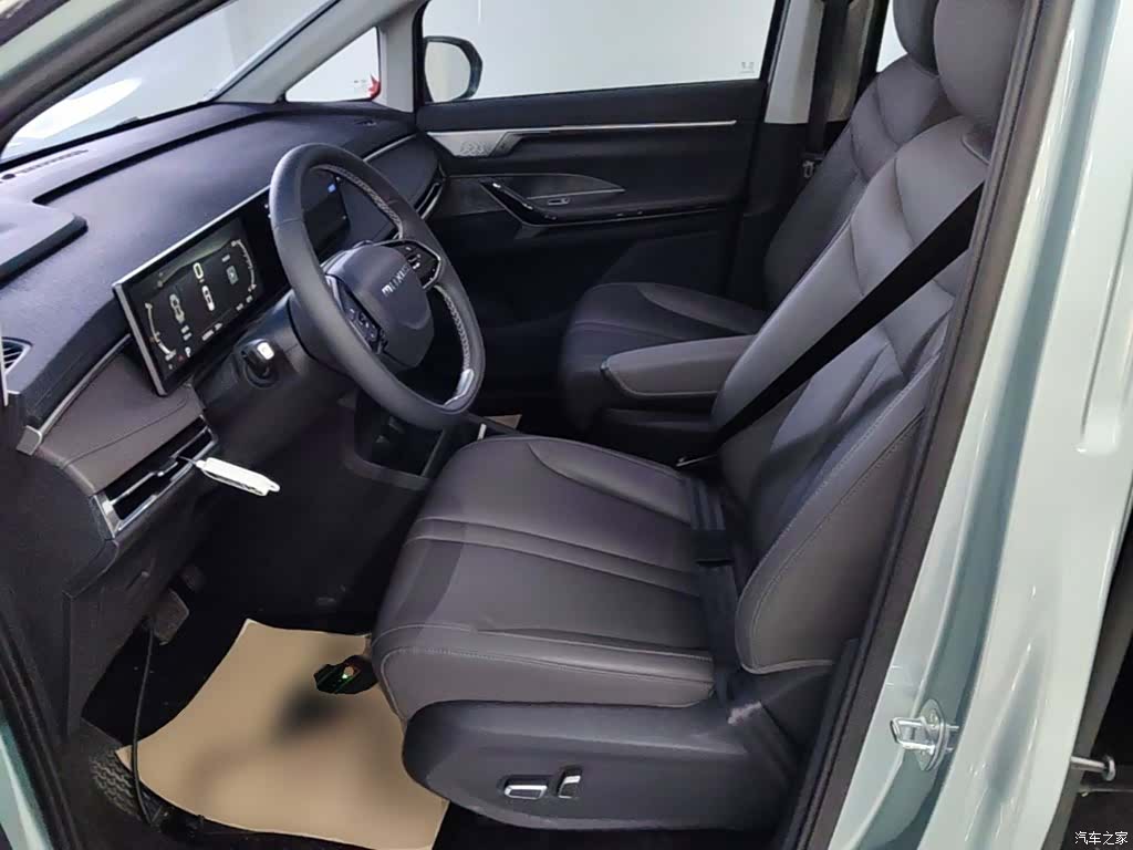 Maxus 7, 2025 15