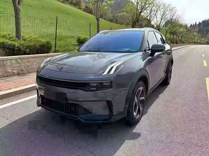 Lynk & Co 06