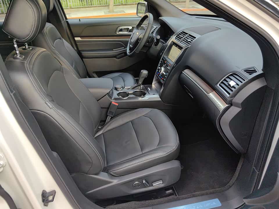 Ford Explorer Ford Explorer