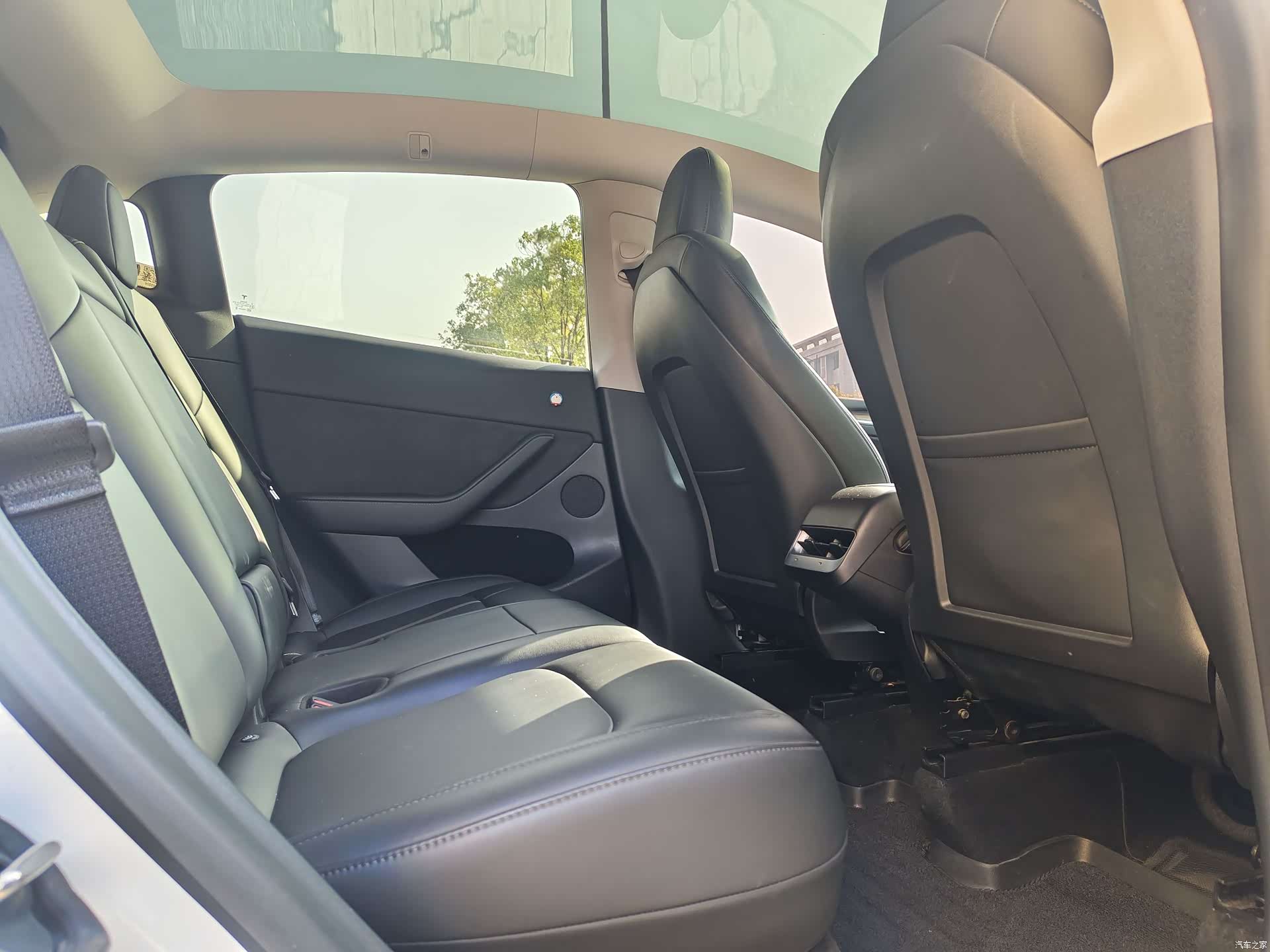 Tesla Model Y, 2021 12