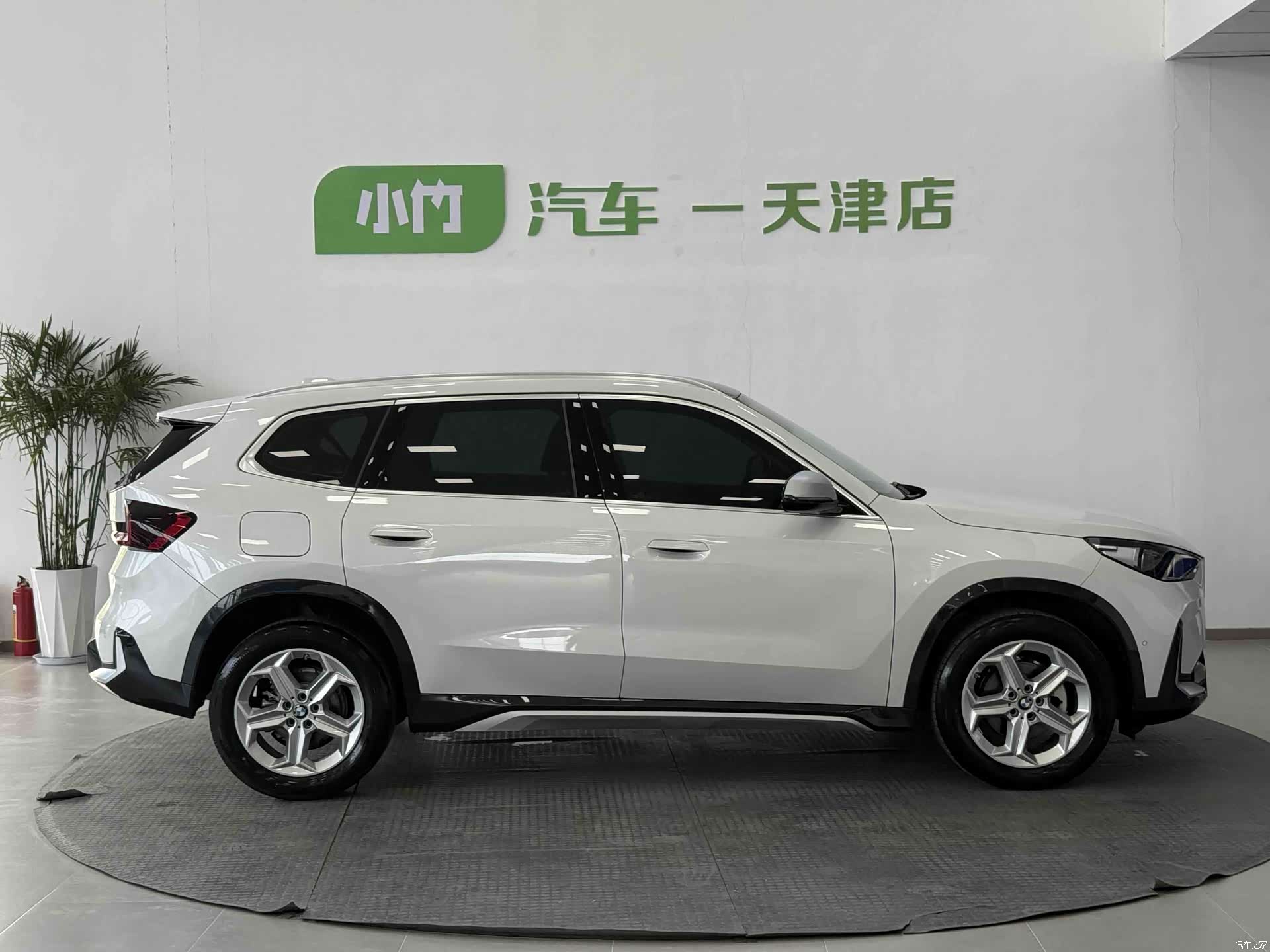 BMW X1, 2023 все фото